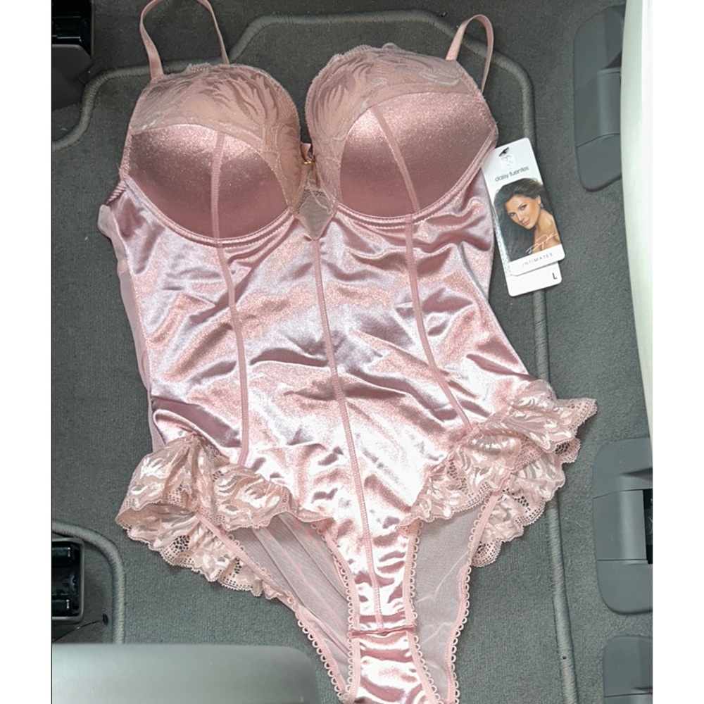 Elegant Pink Lace Bodysuit Lingerie Daisy Fuentes Large
